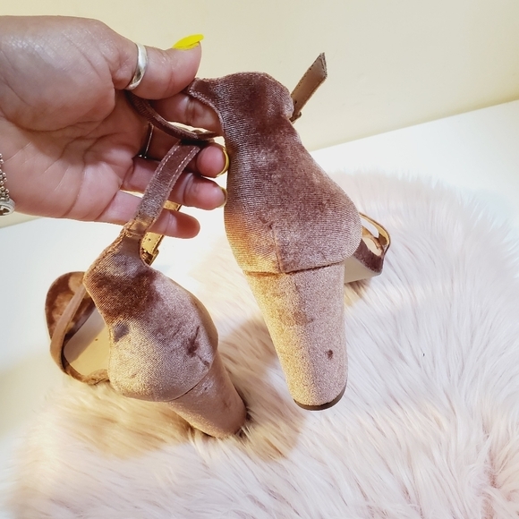 Madden Girl rose gold velvet sandals size 10 - Picture 4 of 13